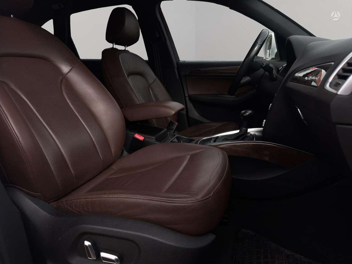 Audi Q5, 2.0 l., off-road / crossover