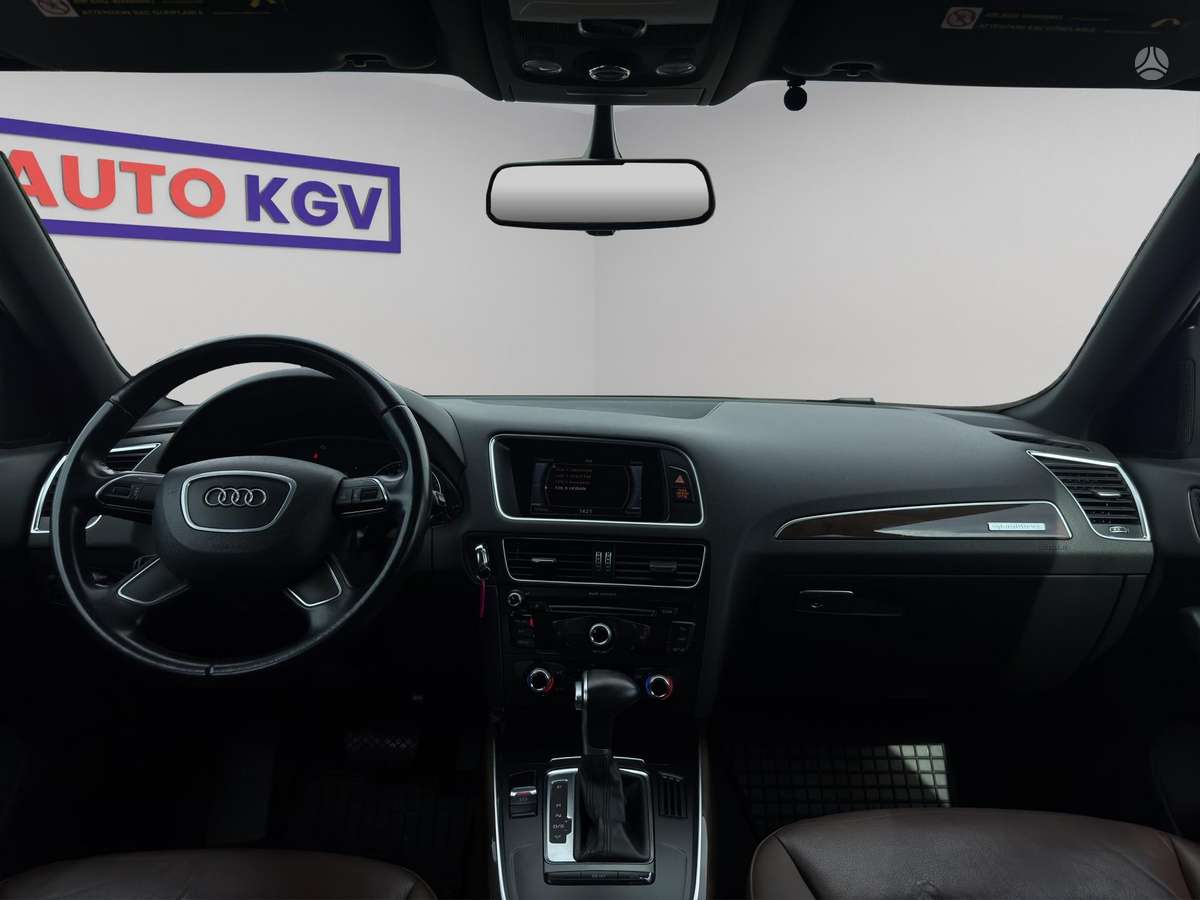 Audi Q5, 2.0 l., off-road / crossover