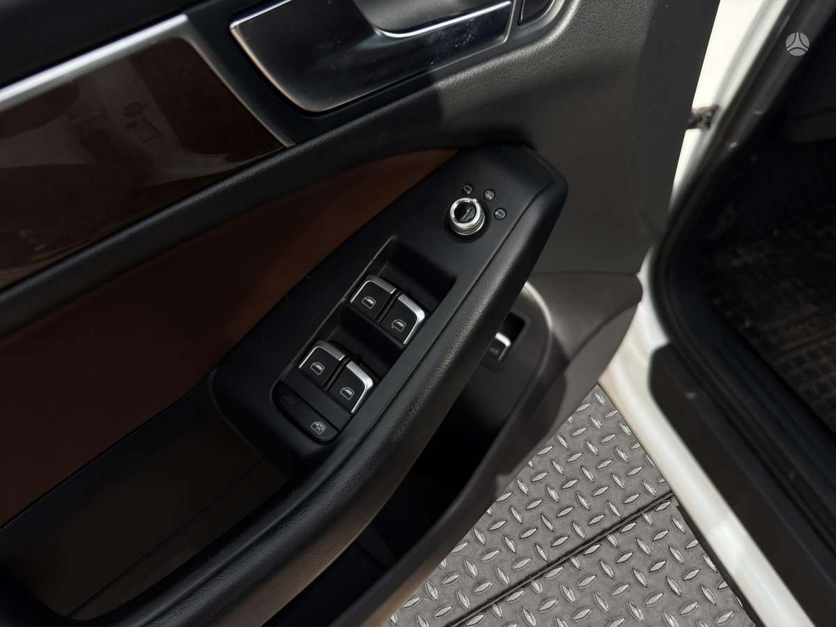 Audi Q5, 2.0 l., off-road / crossover