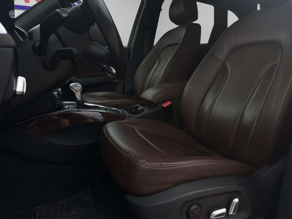 Audi Q5, 2.0 l., off-road / crossover