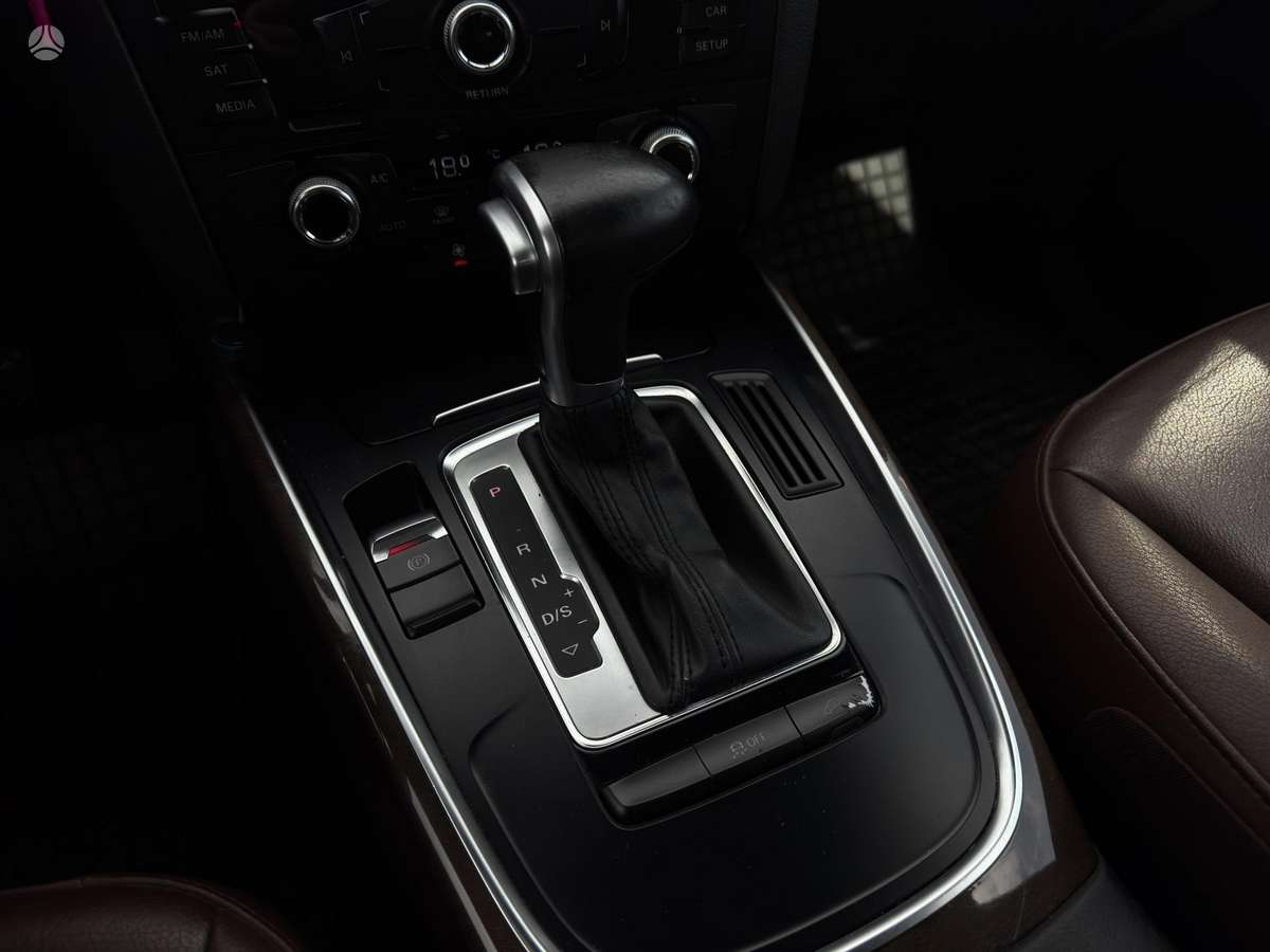 Audi Q5, 2.0 l., off-road / crossover