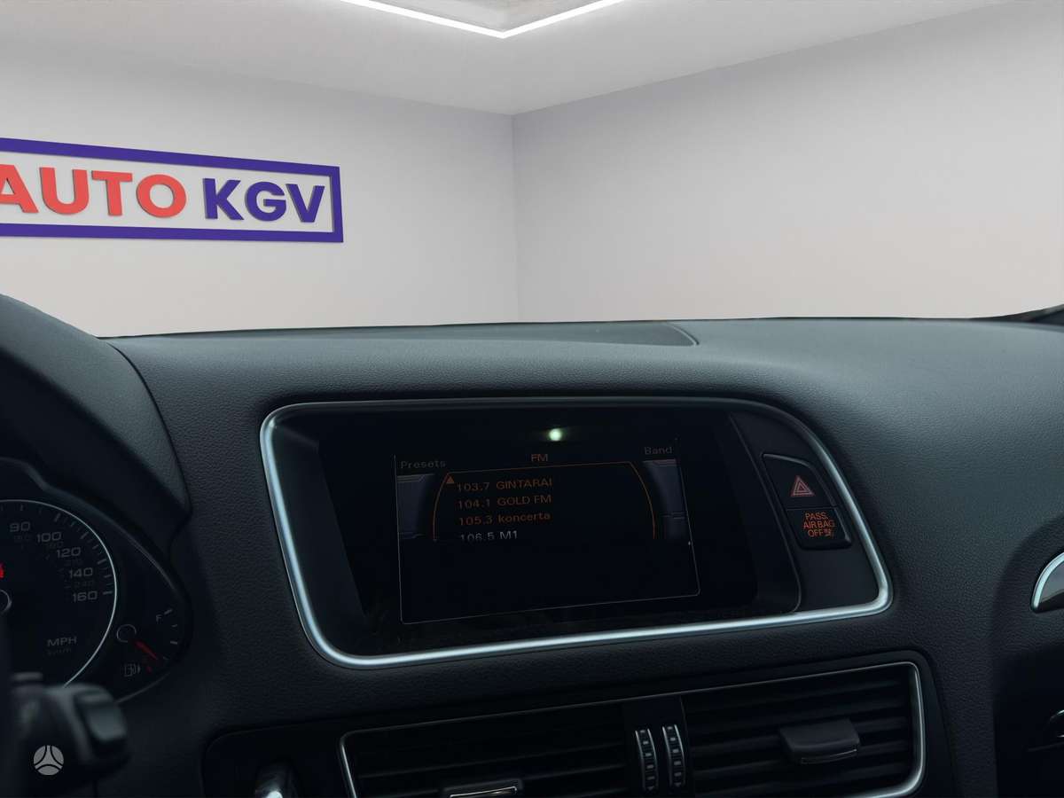 Audi Q5, 2.0 l., off-road / crossover