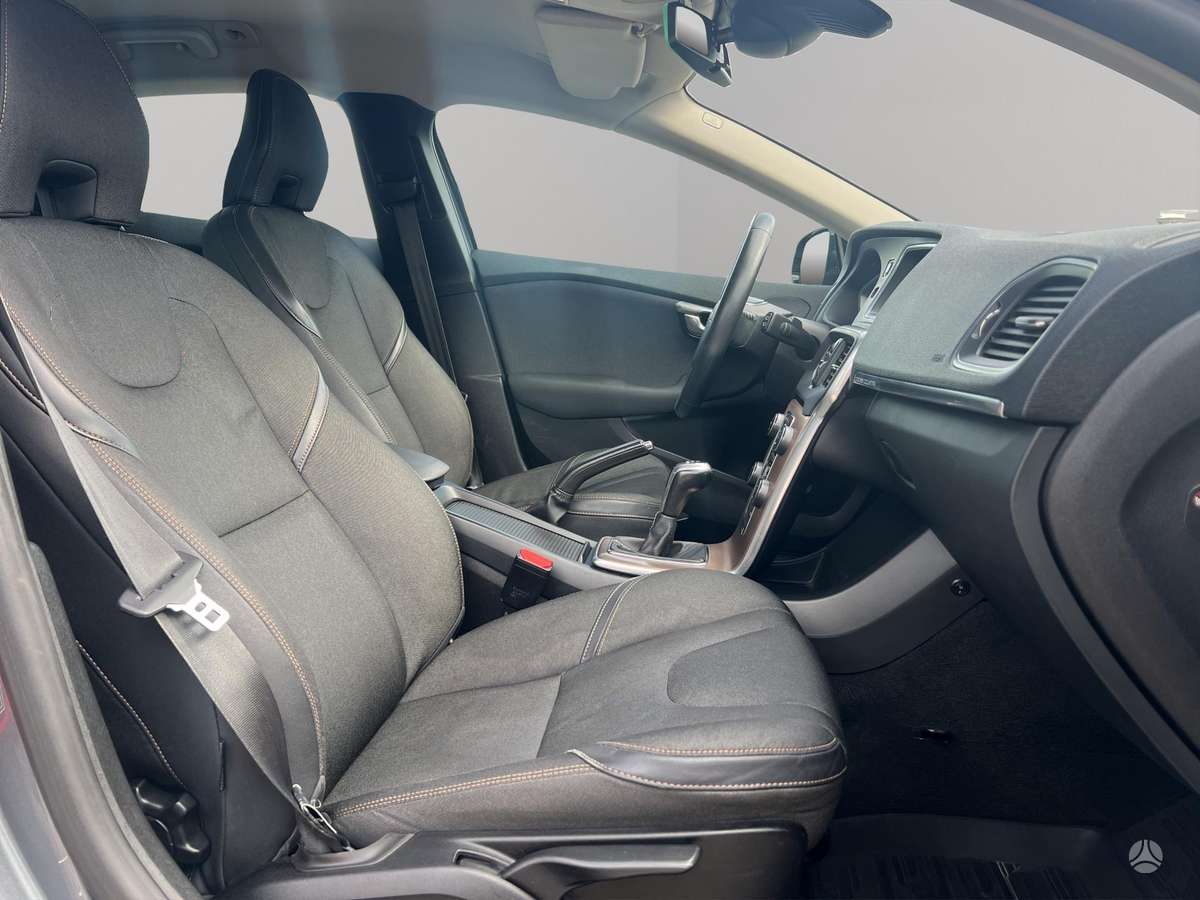 Volvo V40 Cross Country - 8