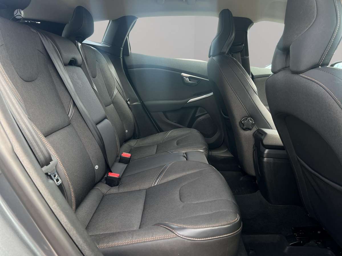 Volvo V40 Cross Country - 9
