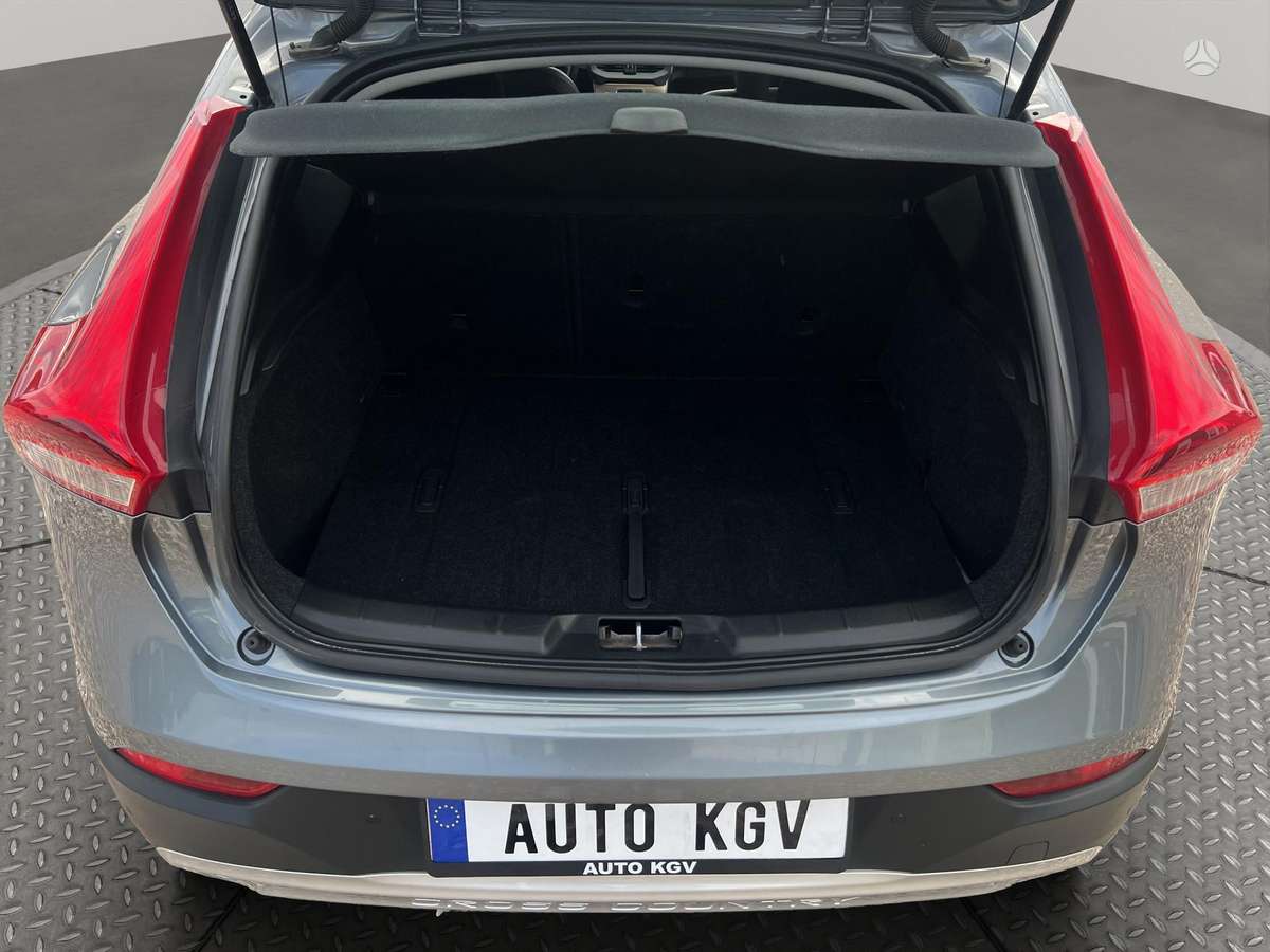 Volvo V40 Cross Country - 10