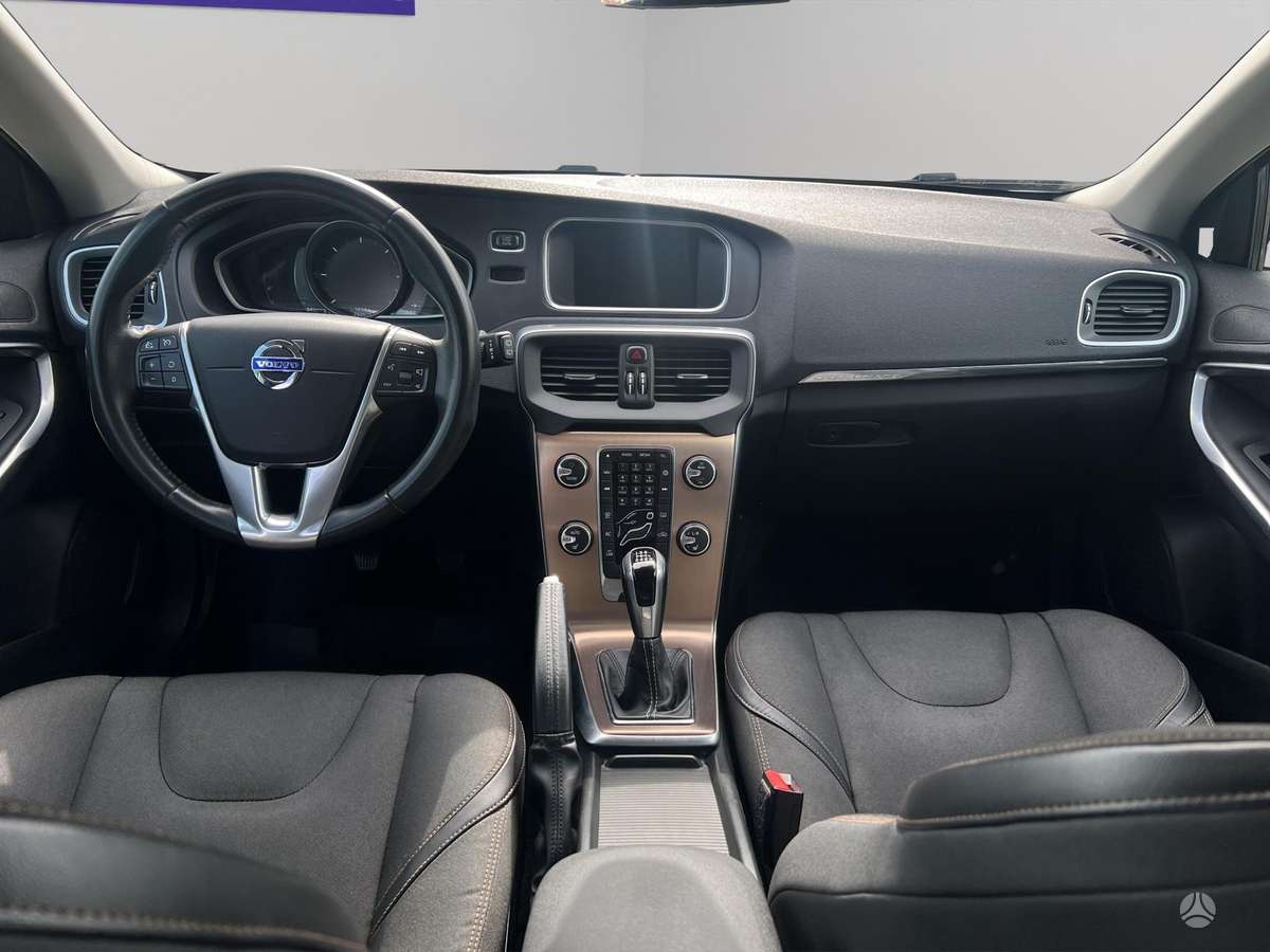 Volvo V40 Cross Country - 12