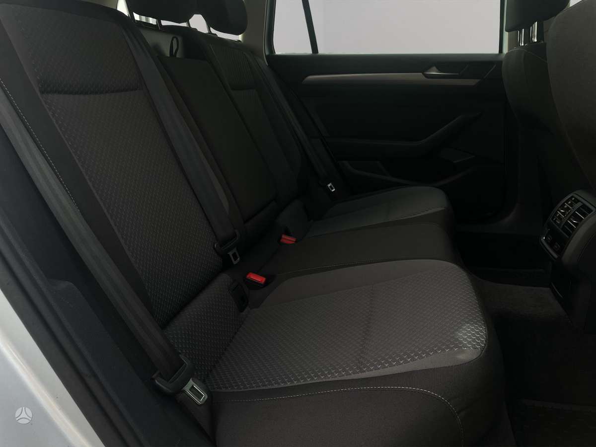 Volkswagen Passat - 8