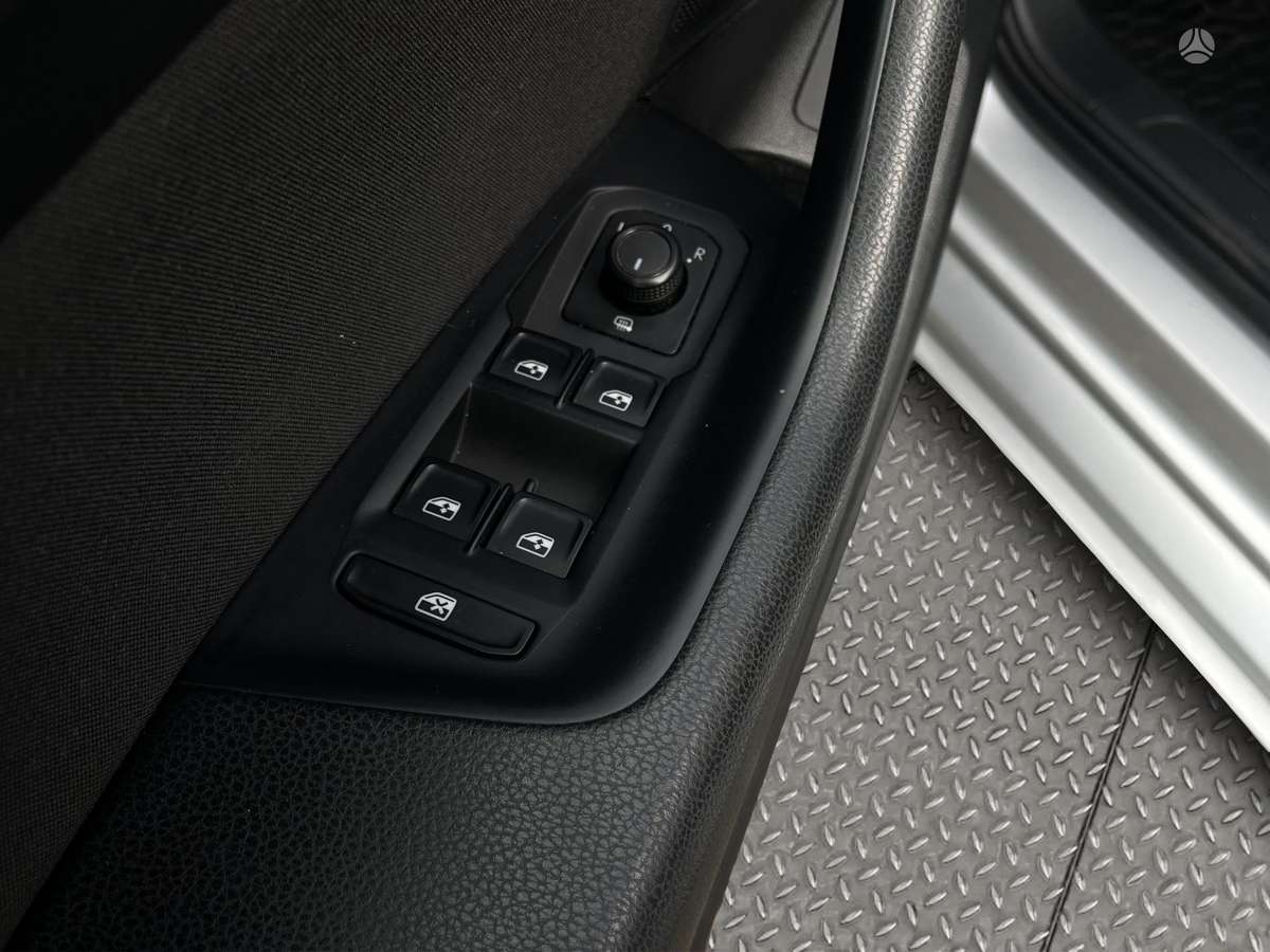 Volkswagen Passat - 11