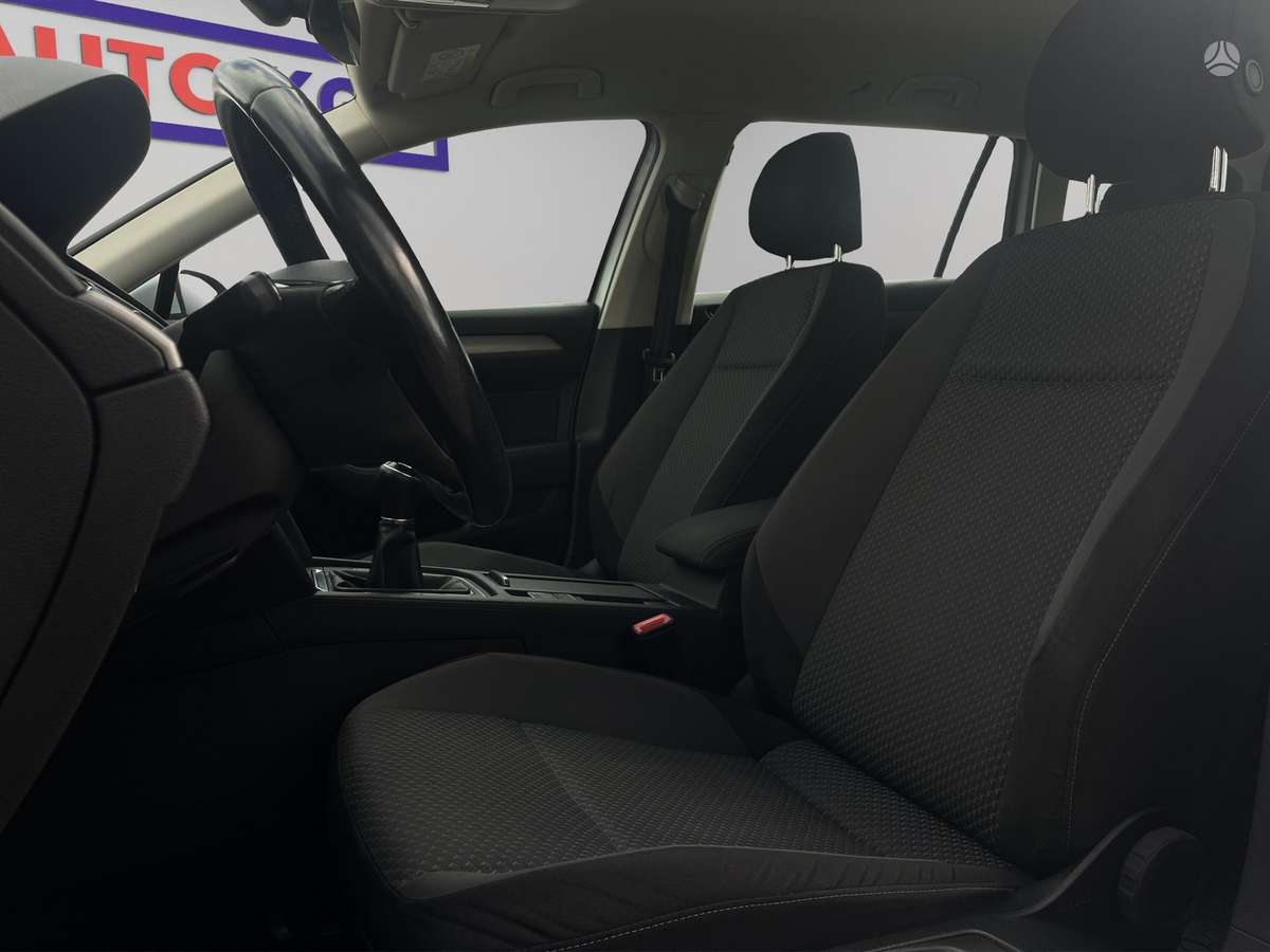 Volkswagen Passat - 12