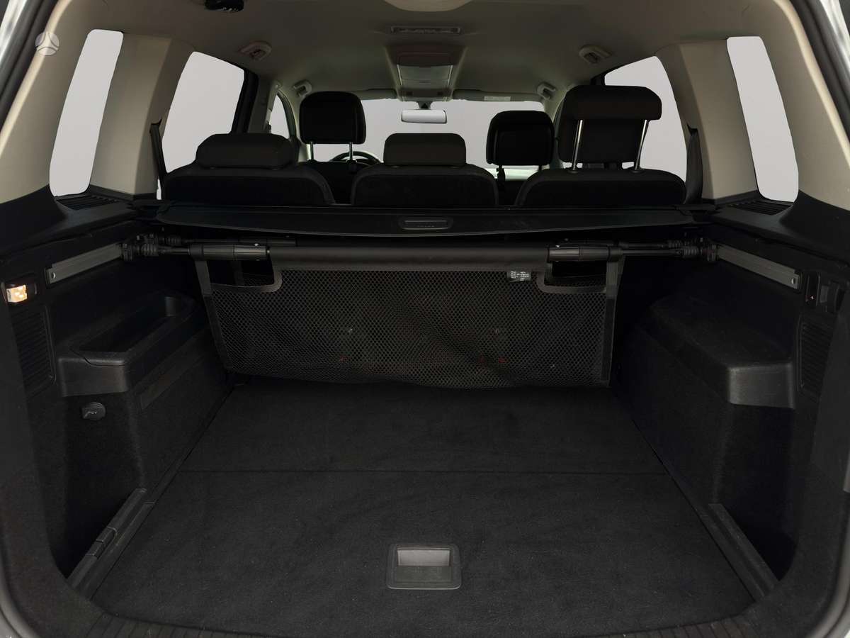Volkswagen Touran - 10