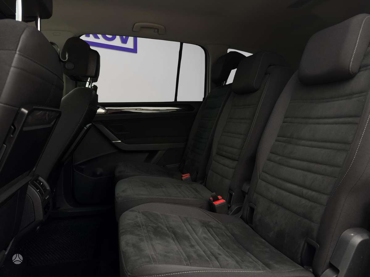 Volkswagen Touran - 11