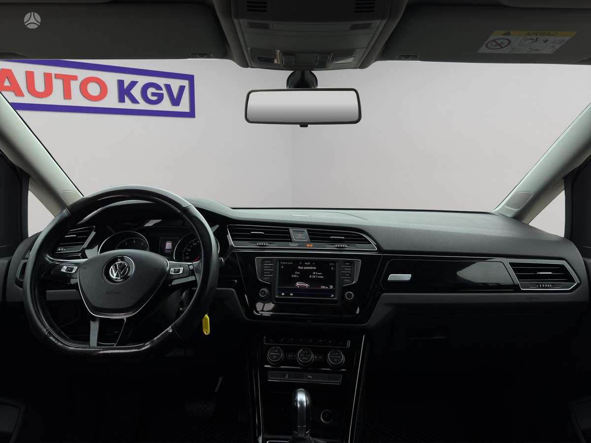 Volkswagen Touran - 12