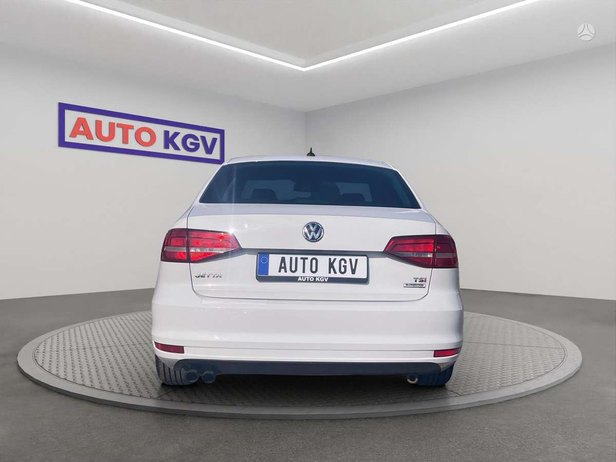 Volkswagen Jetta - 4