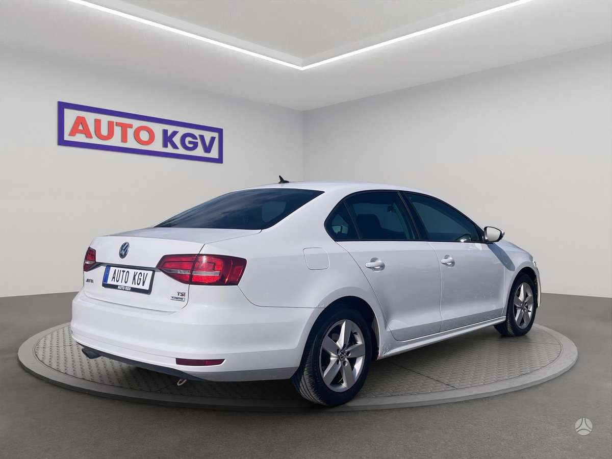 Volkswagen Jetta - 5