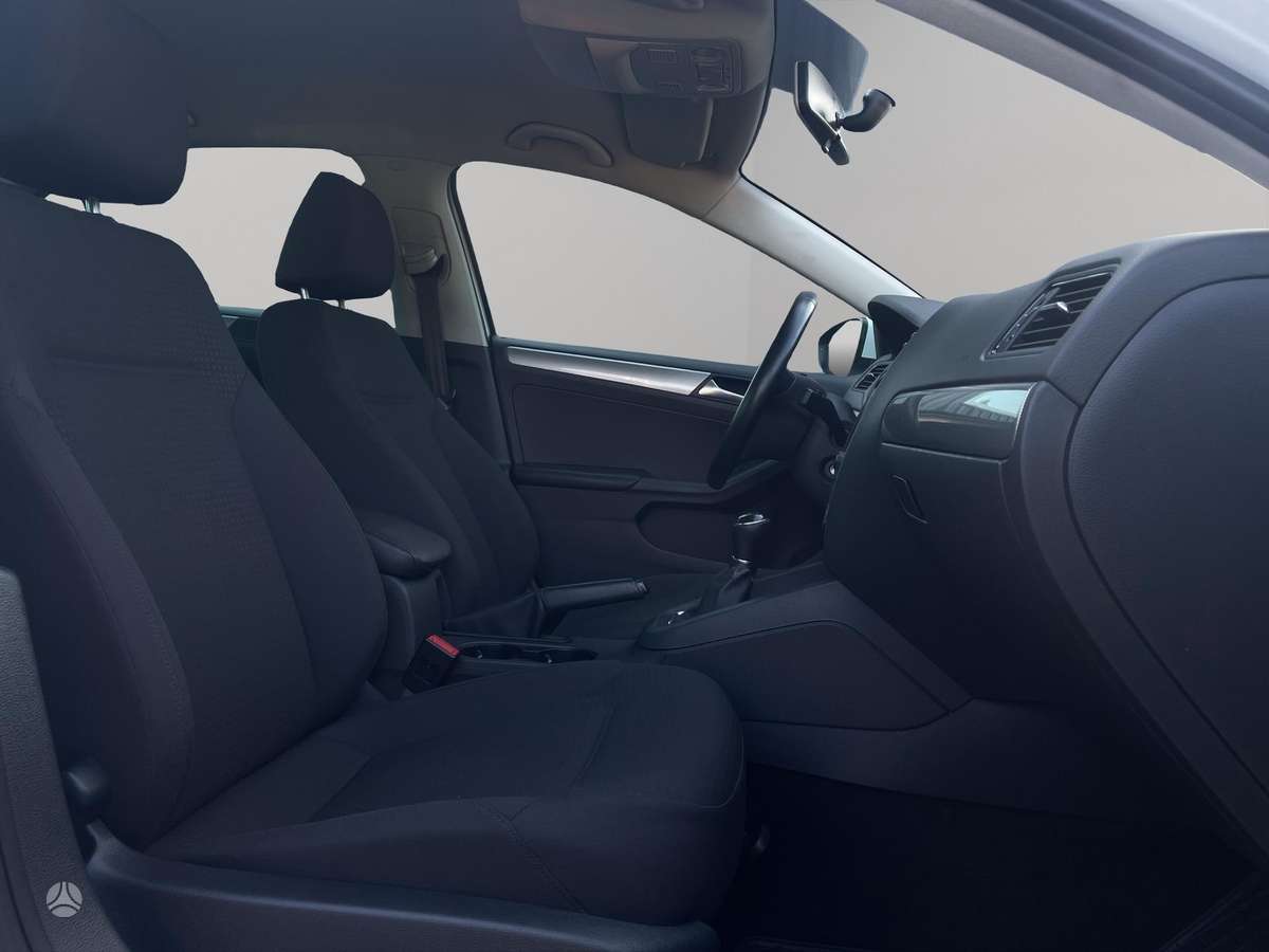 Volkswagen Jetta - 8