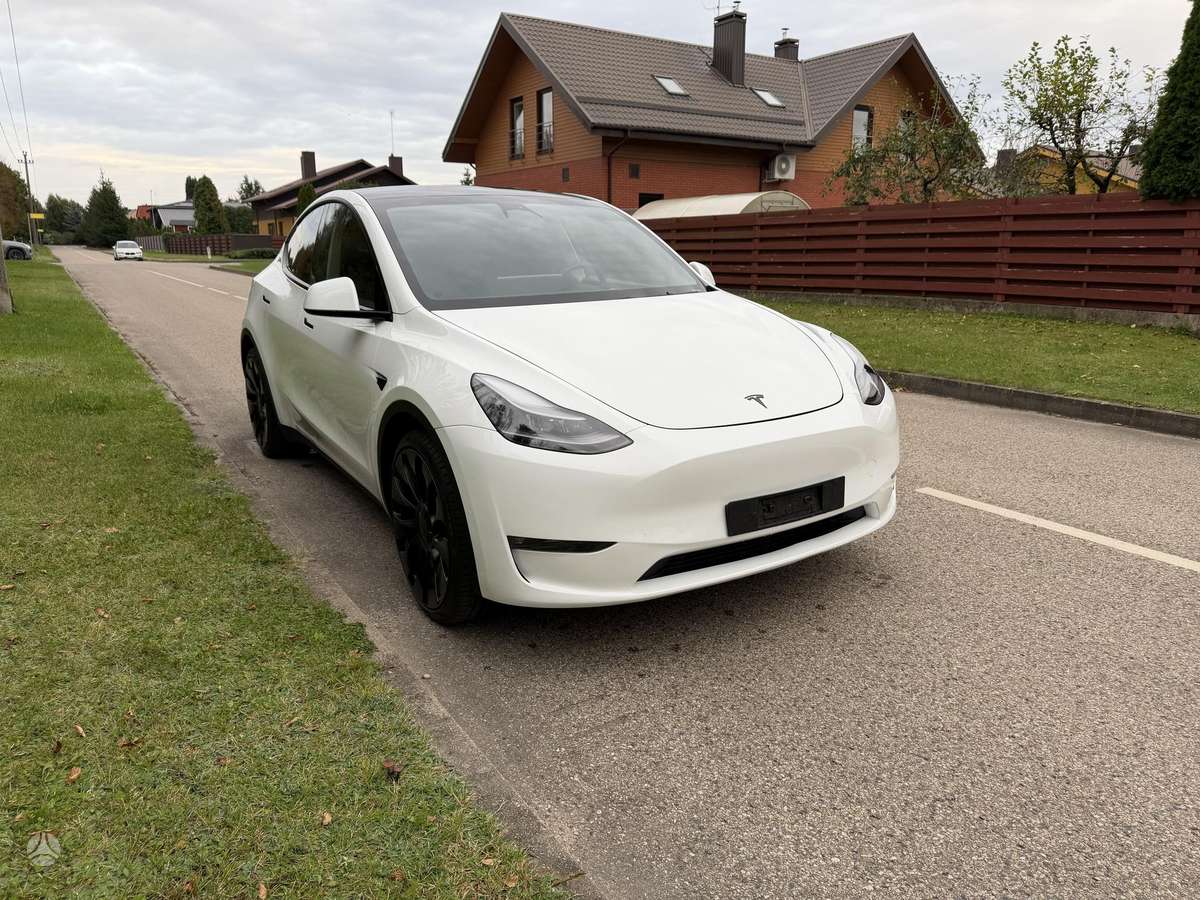 Tesla Model Y - 4