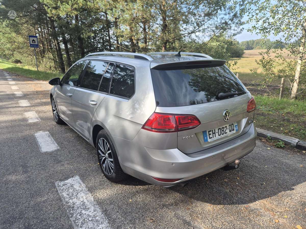 Volkswagen Golf - 6