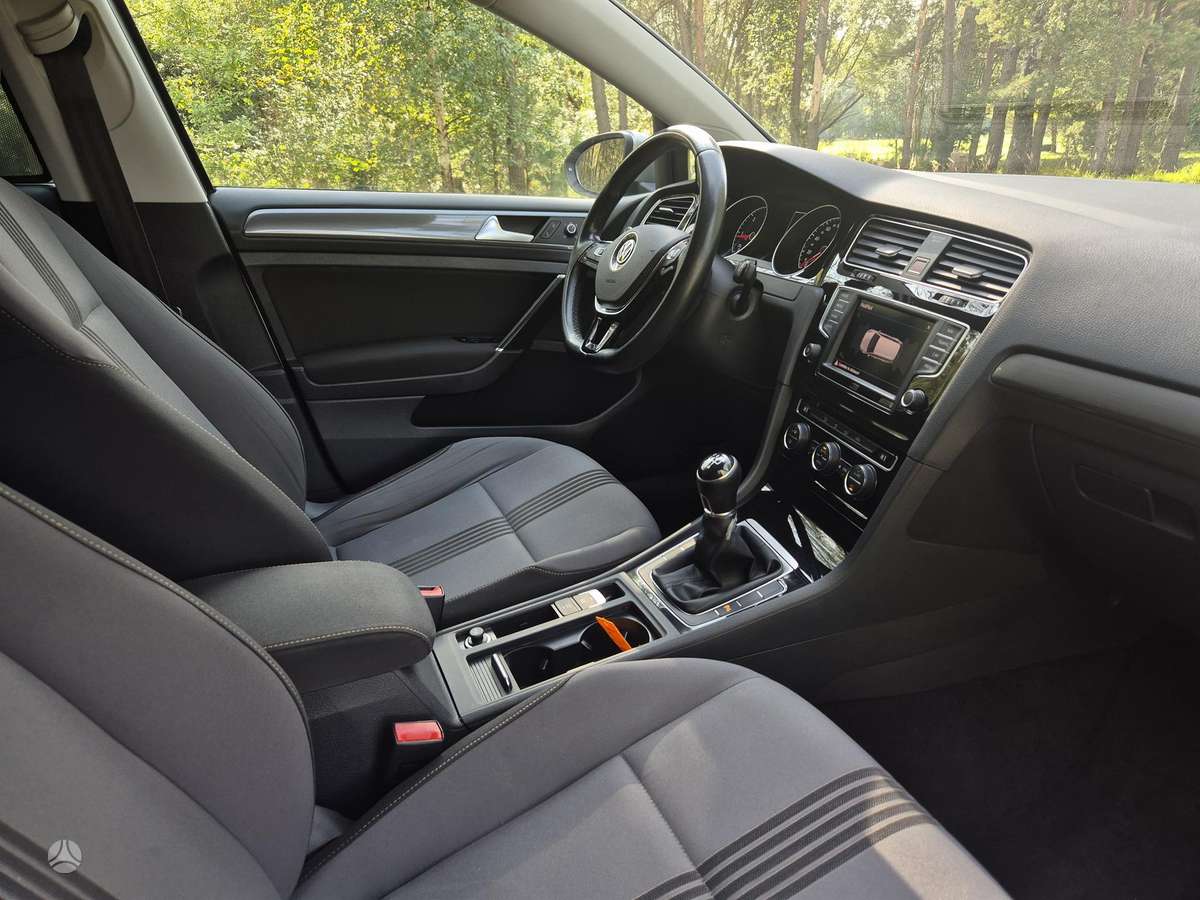 Volkswagen Golf - 8