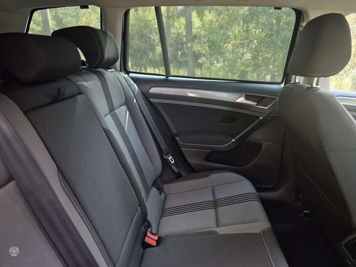 Volkswagen Golf - 10