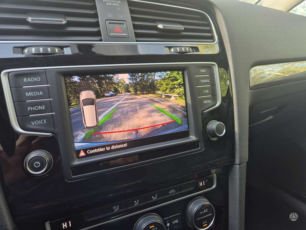 Volkswagen Golf - 11