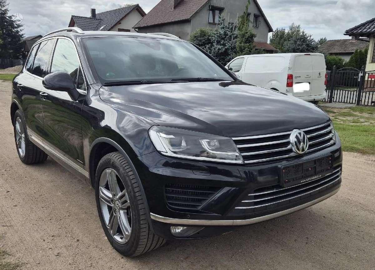 Volkswagen Touareg - 1