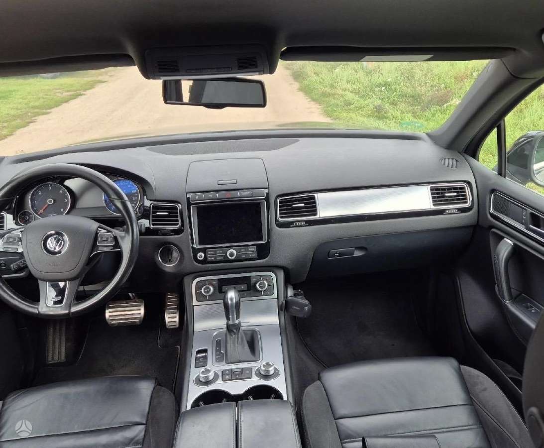 Volkswagen Touareg - 11