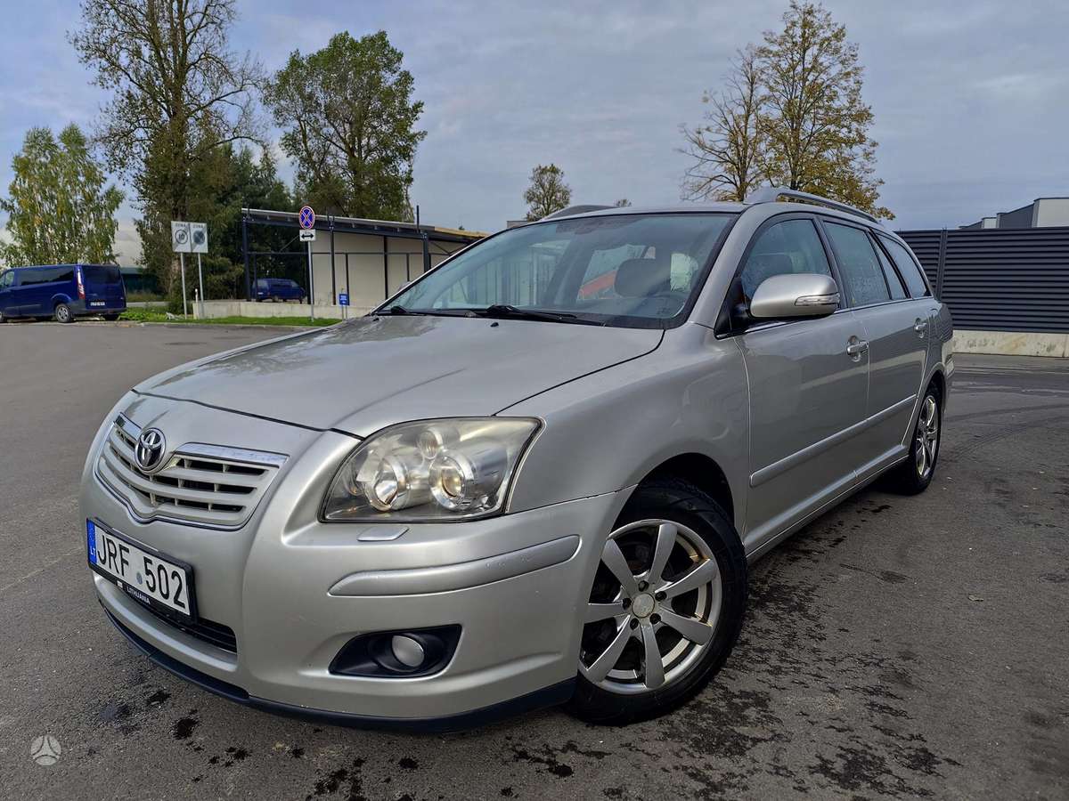 Toyota Avensis - 1