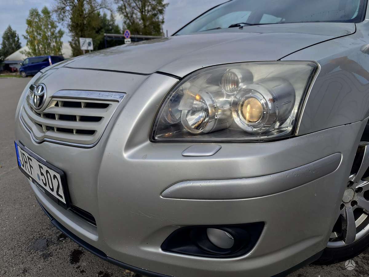 Toyota Avensis - 2