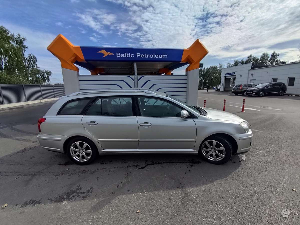 Toyota Avensis - 5