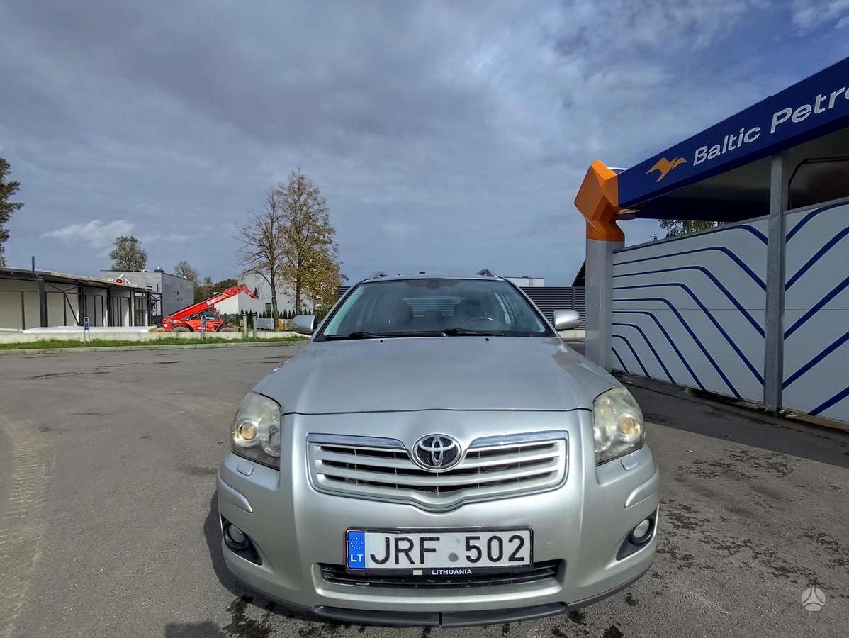 Toyota Avensis - 8
