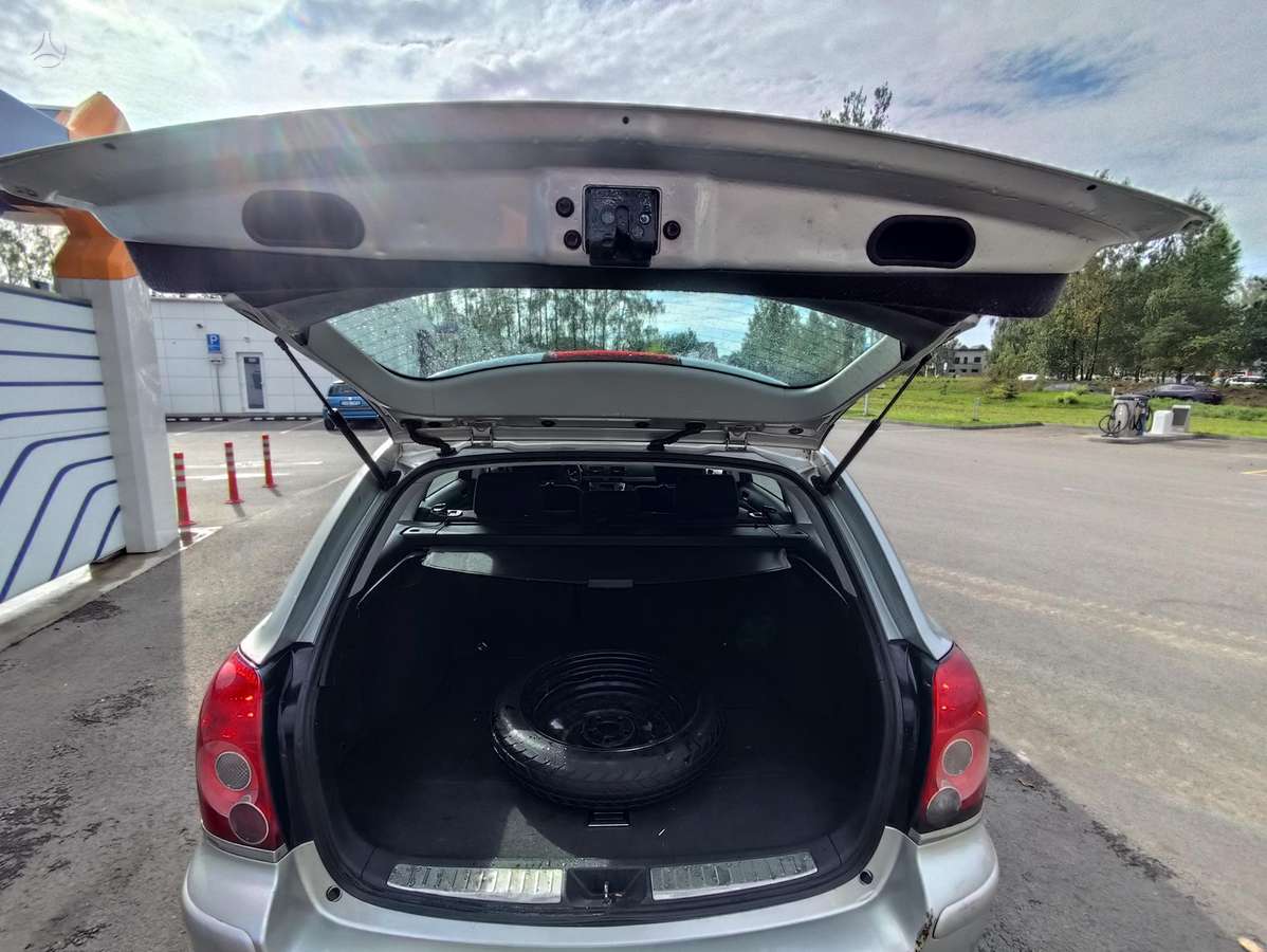 Toyota Avensis - 10