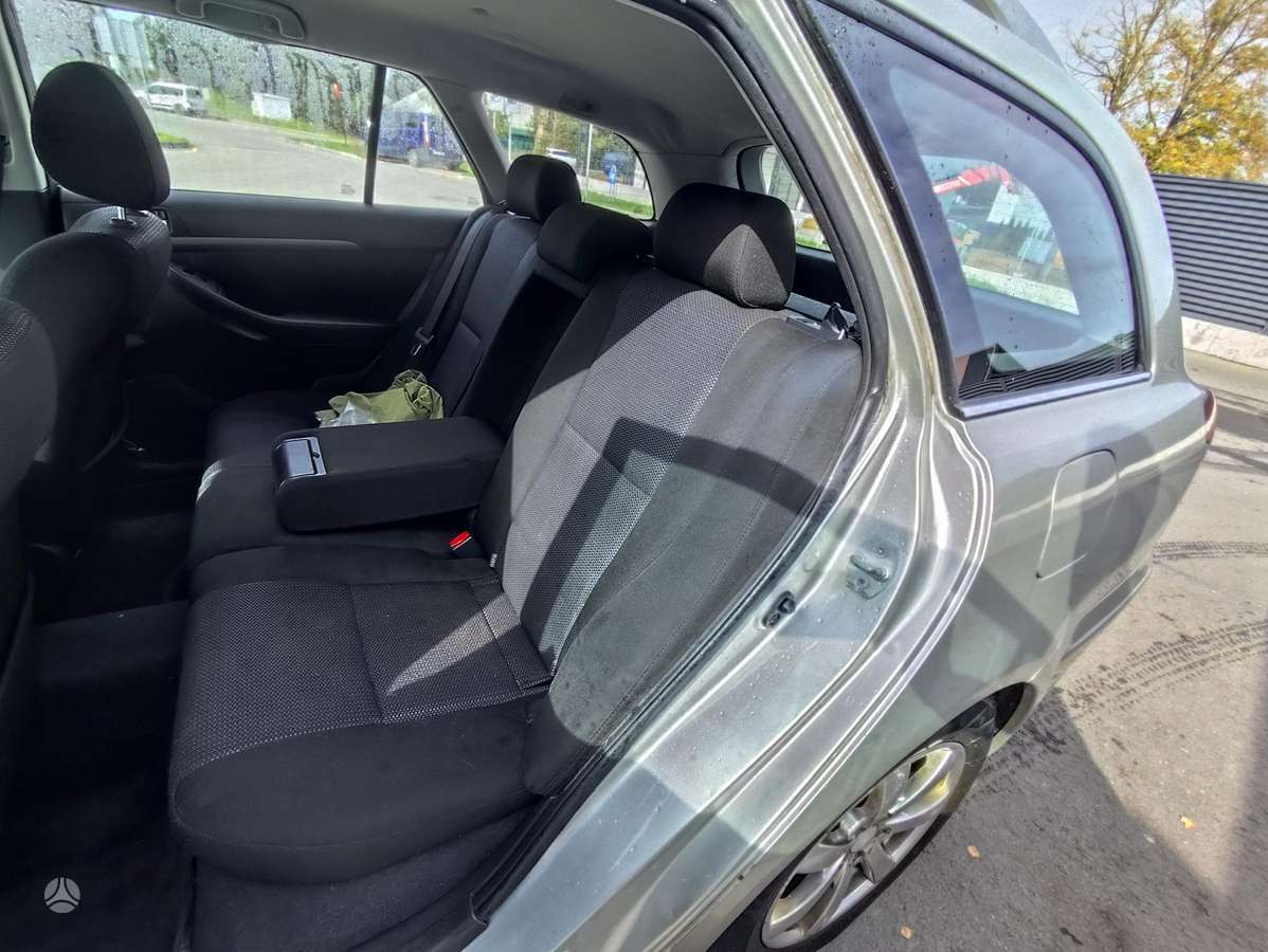 Toyota Avensis - 11