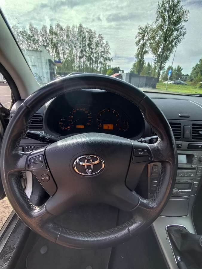 Toyota Avensis - 12