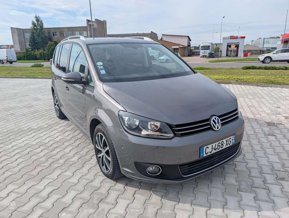Volkswagen Touran - 1