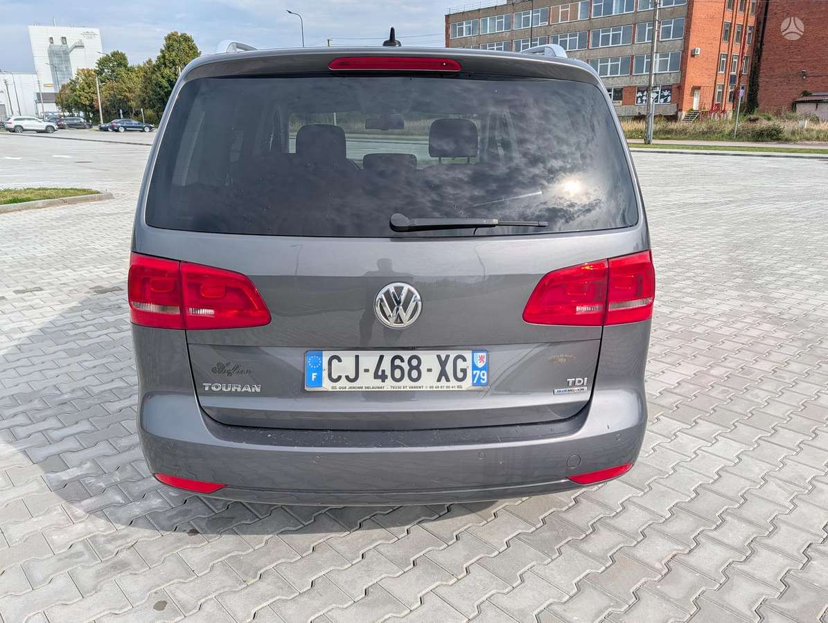 Volkswagen Touran - 4