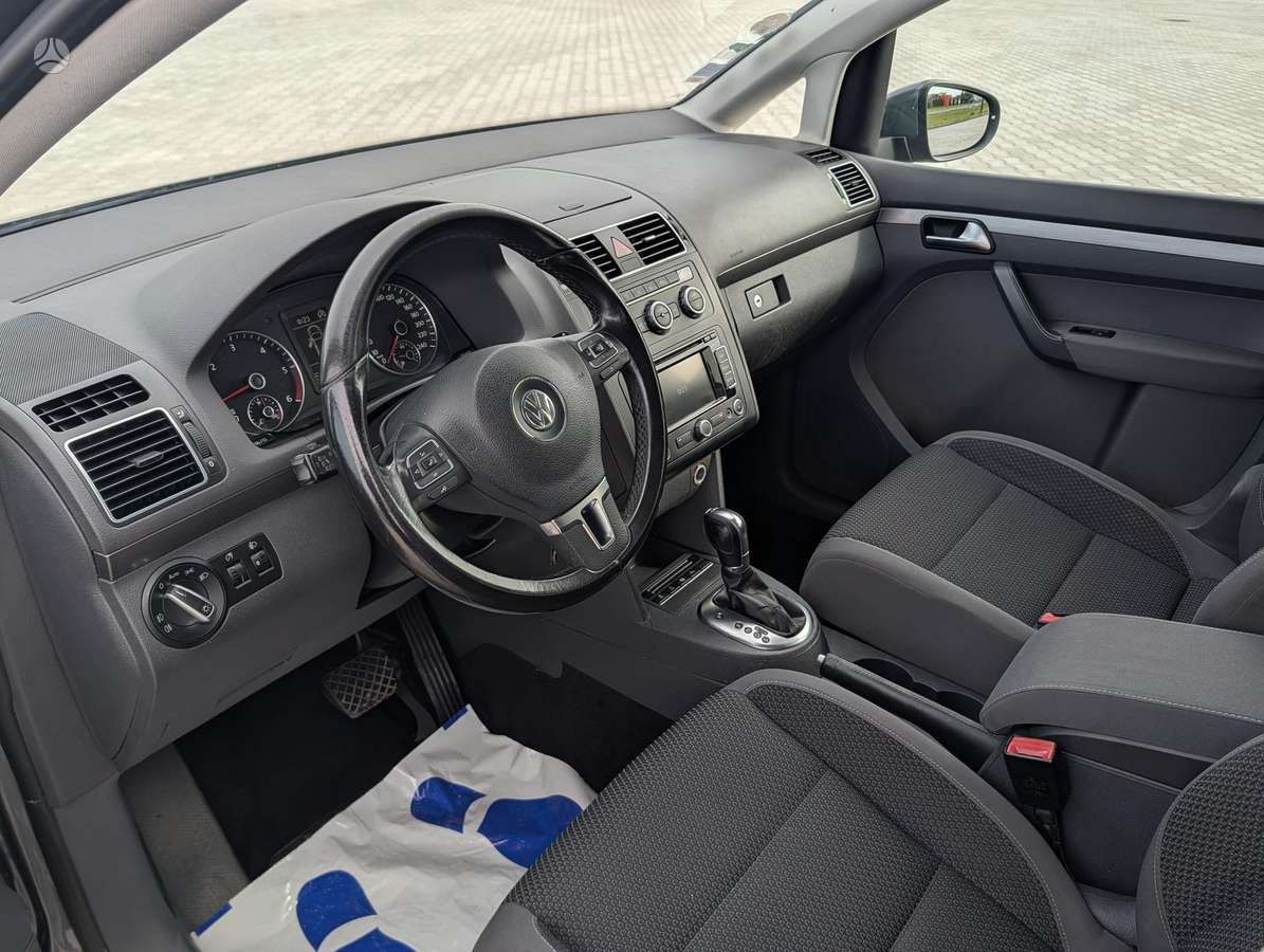 Volkswagen Touran - 9