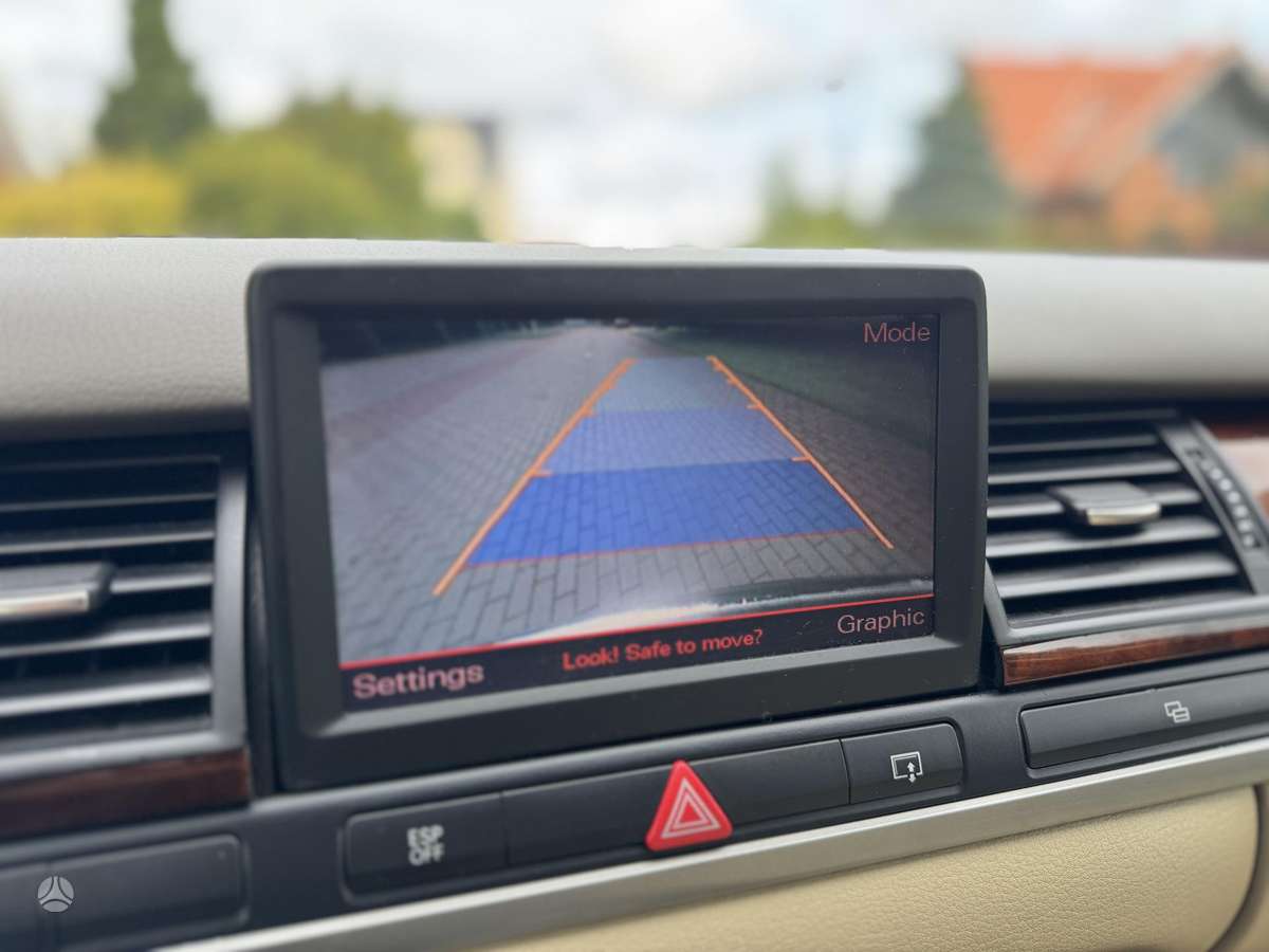 Audi A8 - 7