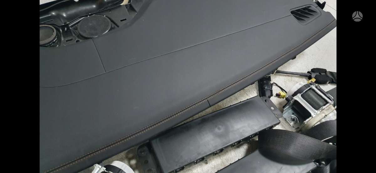 Jeep Cherokee salono detalės