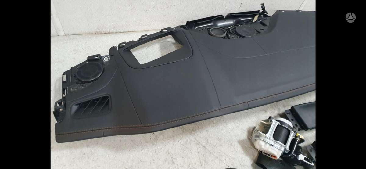 Jeep Cherokee salono detalės
