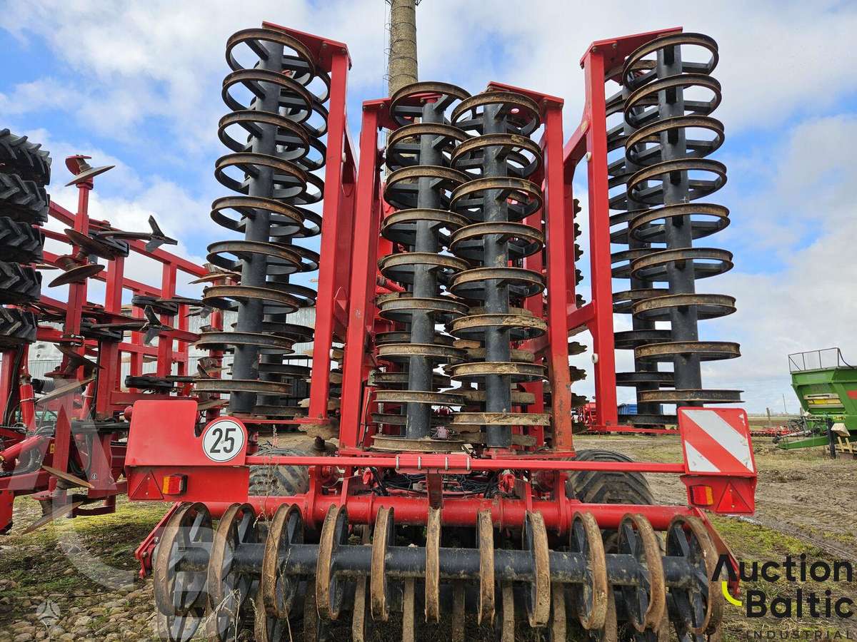Horsch Joker 12 RT, scrapers, scrubbers