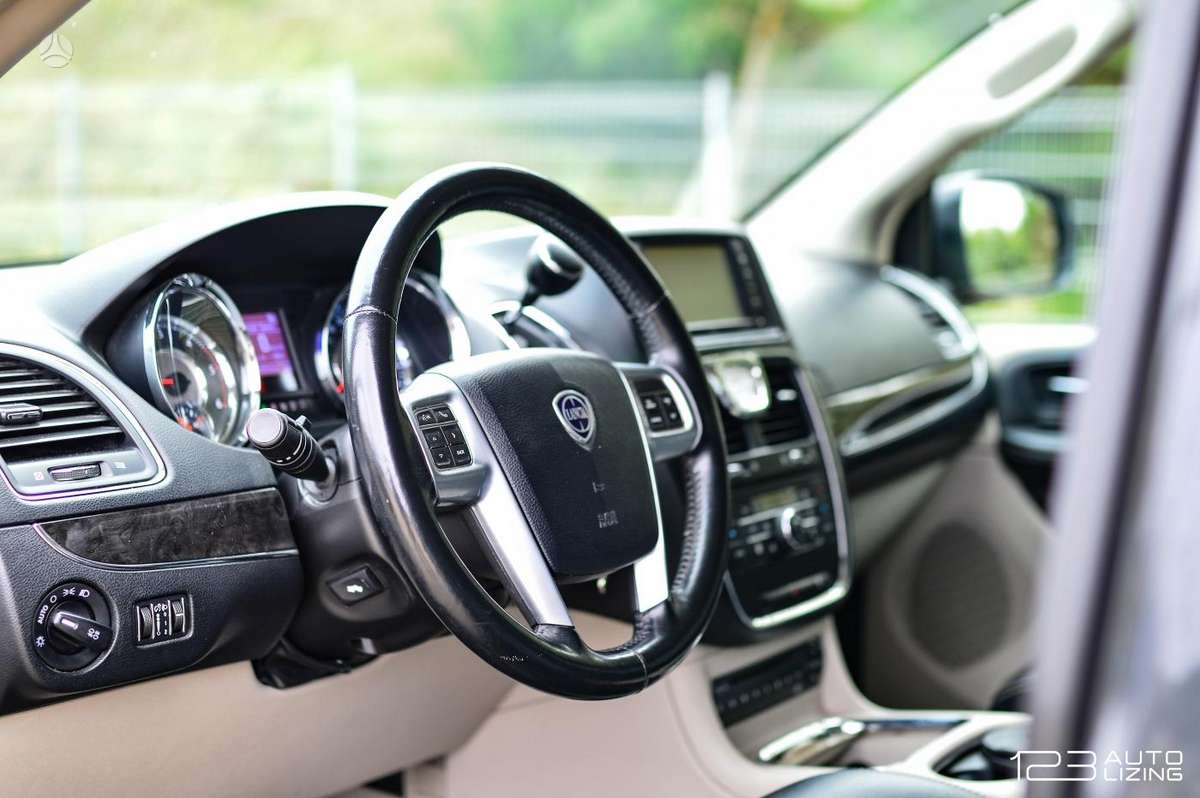 Lancia Voyager, 2.8 l., Минивэн
