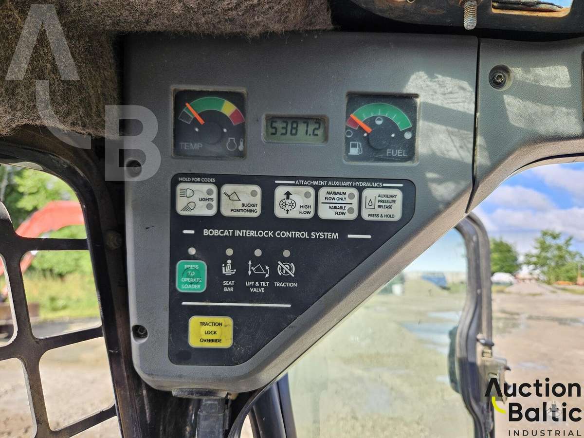 Bobcat T 300, mini loaders