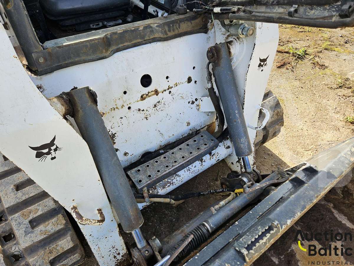Bobcat T 300, mini loaders
