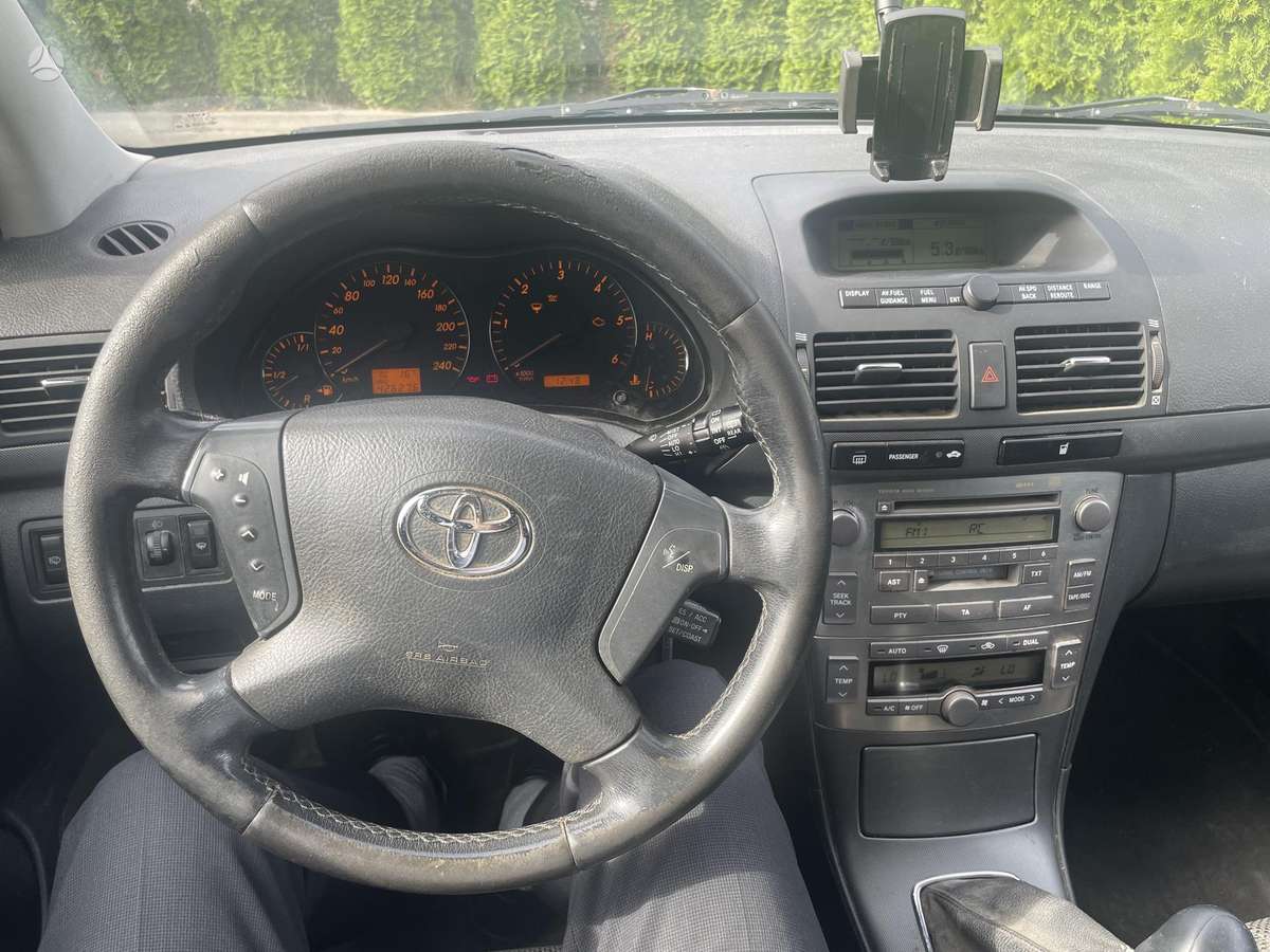 Toyota Avensis - 8