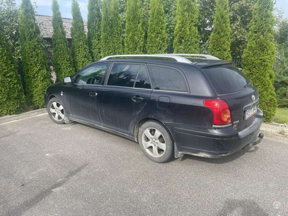 Toyota Avensis - 1