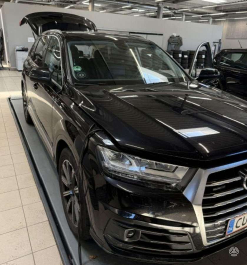 Audi Q7, 3.0 l., off-road / crossover