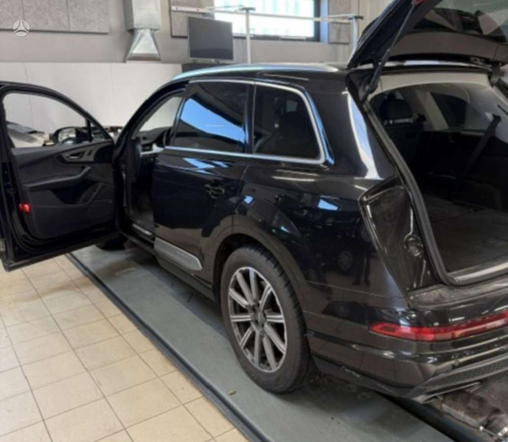 Audi Q7, 3.0 l., off-road / crossover