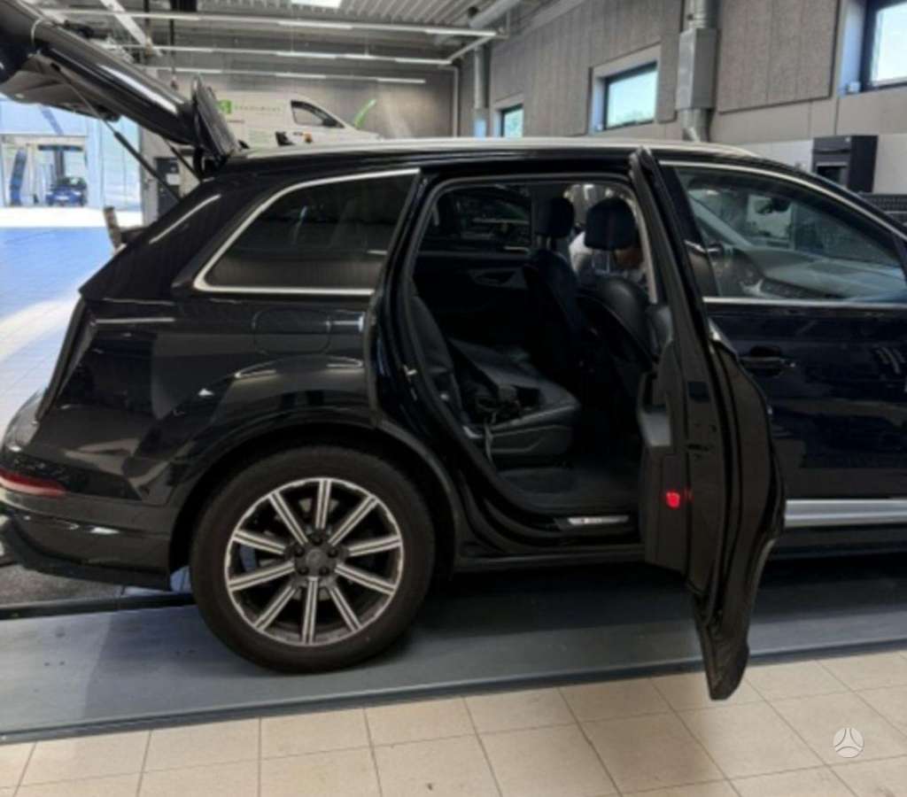 Audi Q7, 3.0 l., off-road / crossover