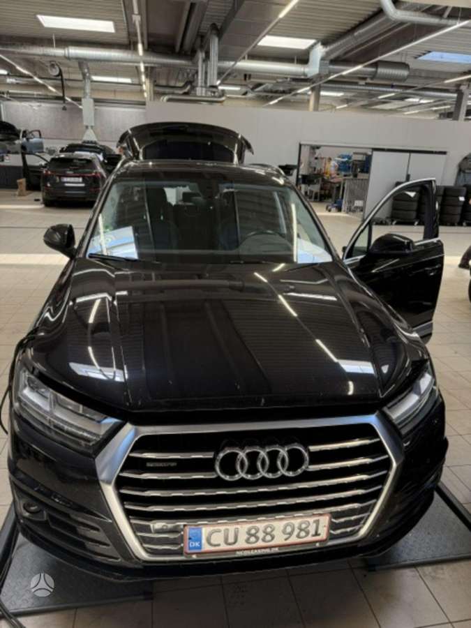 Audi Q7, 3.0 l., off-road / crossover