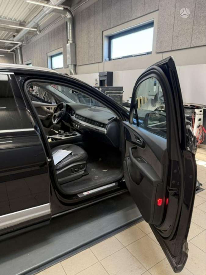 Audi Q7, 3.0 l., off-road / crossover